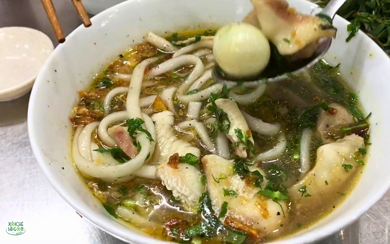 bánh canh cá lóc Huế